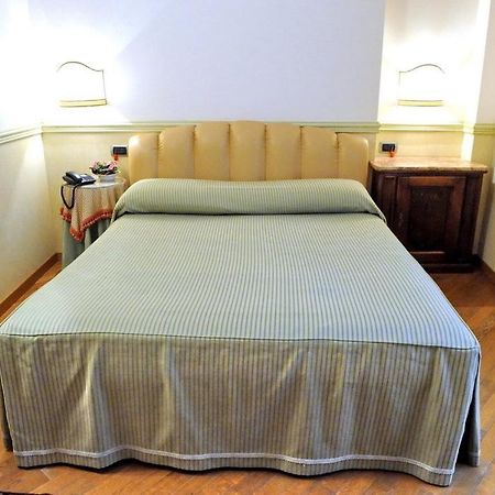 Ristorante Albergo Ca' Vittoria Tigliole Habitación foto