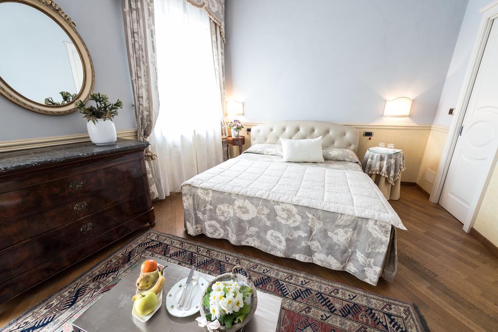 Ristorante Albergo Ca' Vittoria Tigliole Habitación foto