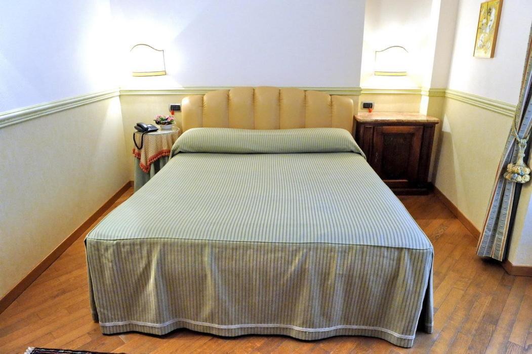 Ristorante Albergo Ca' Vittoria Tigliole Habitación foto